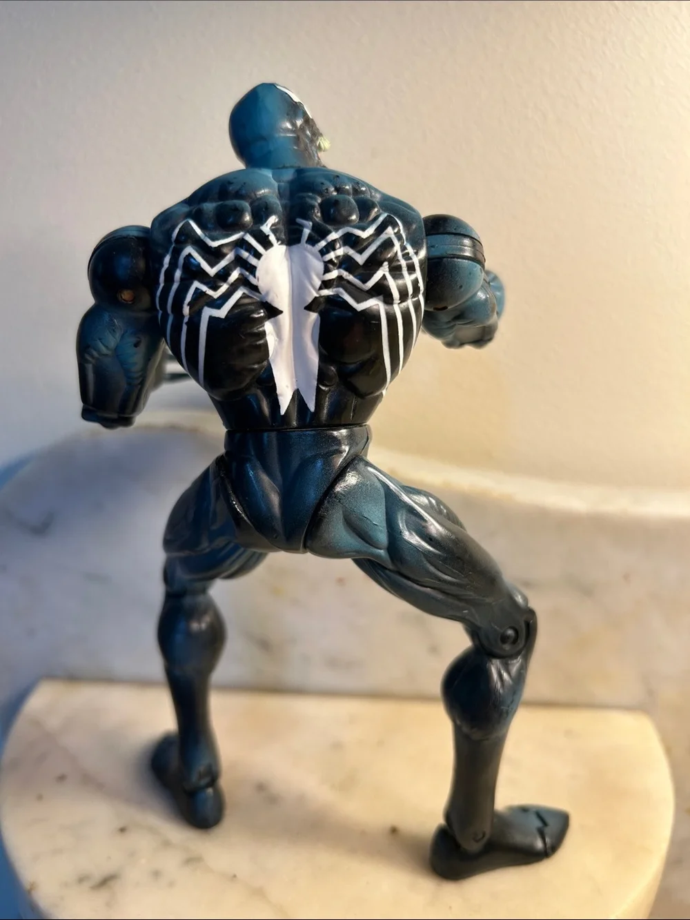 Toy Biz 2002 Venom 7” Figure With Ooze Wall. Wall is missing Base